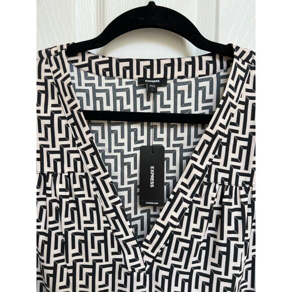 Express Fendi Style Pattern Flowy V-neck Long Sleeve Shirt - Picture 6 of 11